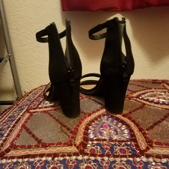 Heels - Picture 3 of 3